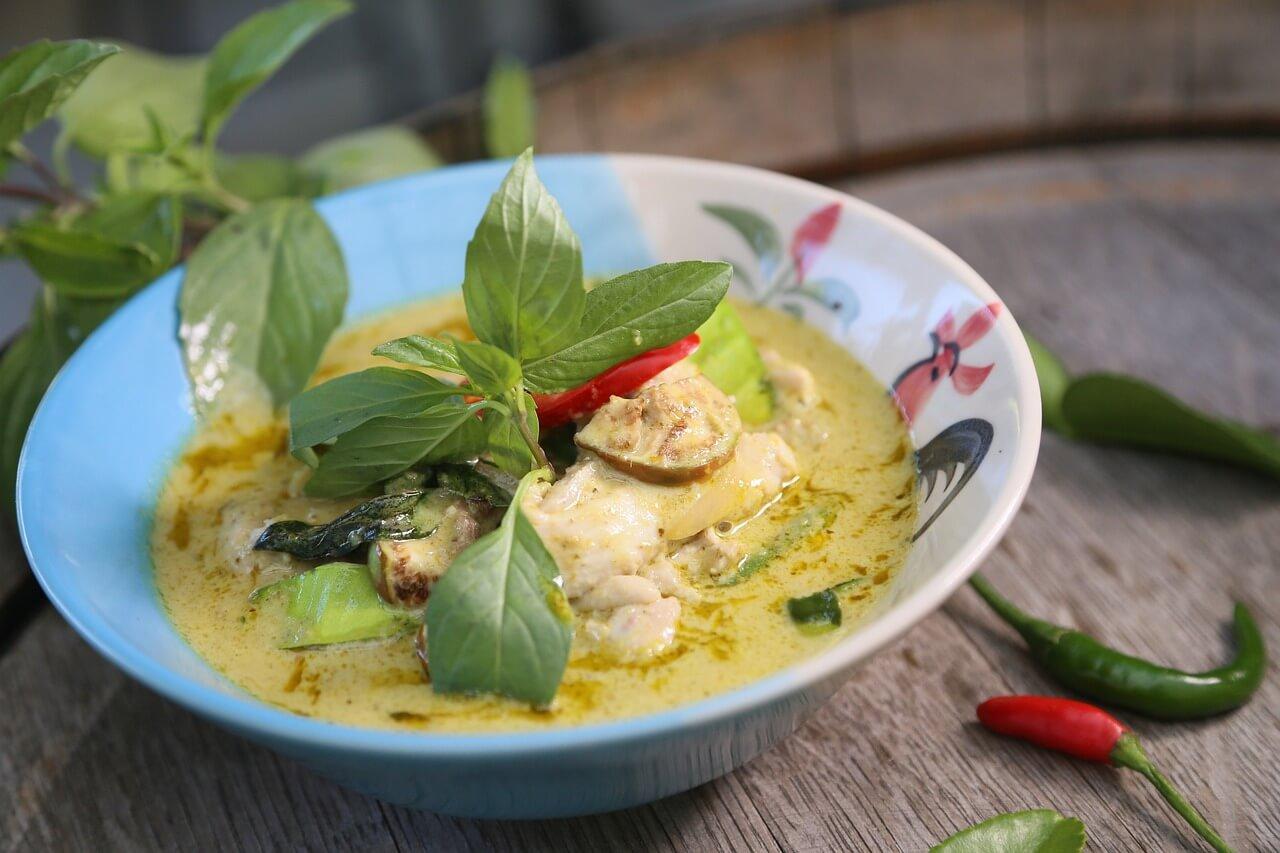 Grünes Thai-Curry mit Huhn | Rezept aus Thailand